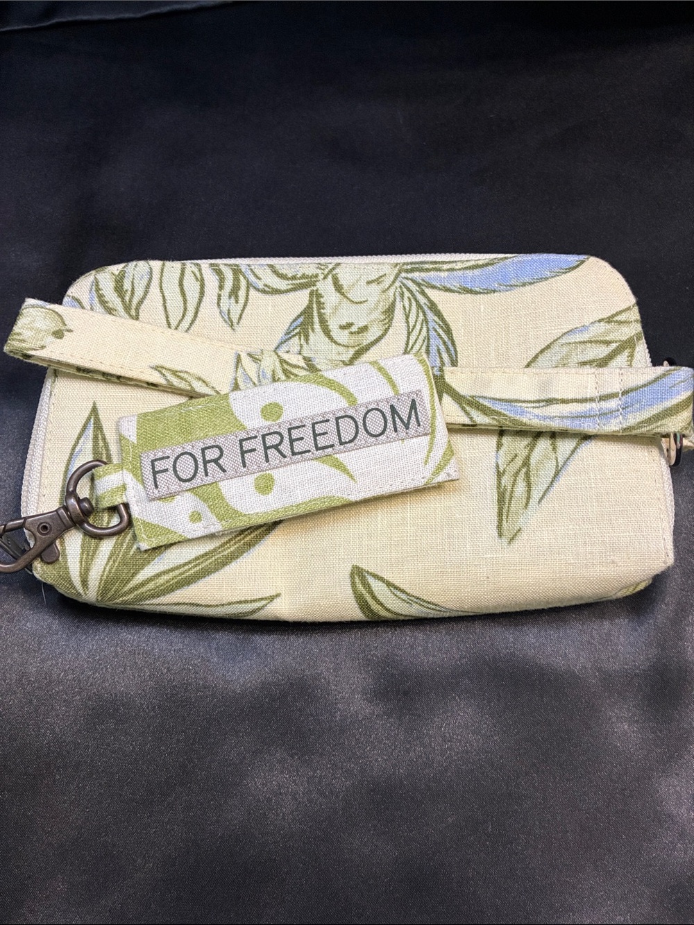Sak Saum For Freedom - Floral Wristlet Clutch in Pale Yellow